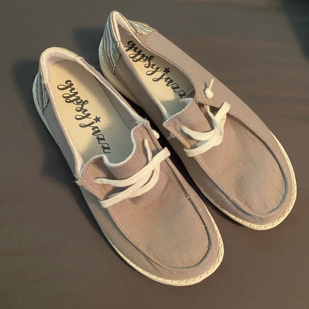 Gypsy Jazz. Size 11 gray. Like new no box
